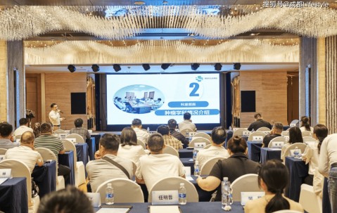 爱游戏(ayx)中国体育国际-国际比赛日社区盾传出新动向；莱比锡内部沟通；管理层表态——赛场秩序良好；医务组通报恢复的简单介绍