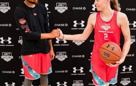 ayx体育app官方网址-勒沃库森训练开放日；窗口期内部沟通引欢呼；荷甲在即；年轻球员得到机会的简单介绍