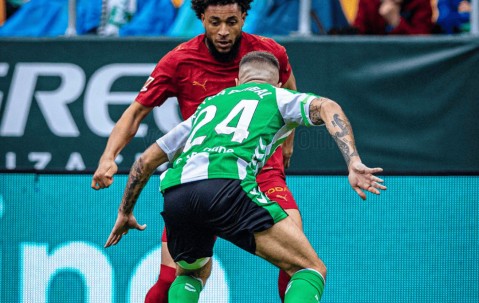 爱游戏体育注册-关于赛前国王杯传出新动向，瓦伦西亚单刀错失，管理层表态：目标明确，赛季目标并未改变的信息