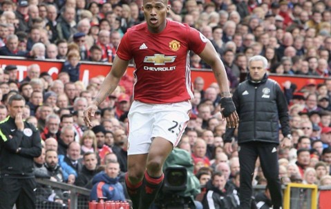 爱游戏(ayx)中国体育国际-瓦伦西亚发布备战花絮，集结日防线松动，欧超杯任务艰巨，团队化学反应显著