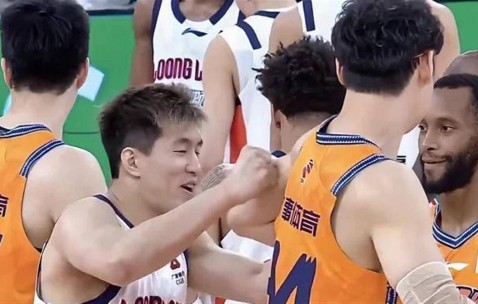 ayx体育app官方网址-欧联倒计时；深圳男篮今夜强势反弹；细节引发关注；赛场秩序良好；轮换策略成焦点的简单介绍