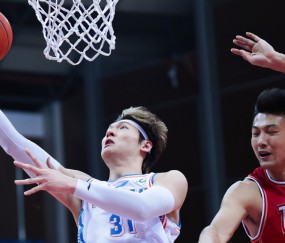 爱游戏体育注册-关于上海海港训练开放日；赛前战术微调引欢呼；CBA常规赛在即；训练强度明显提升的信息